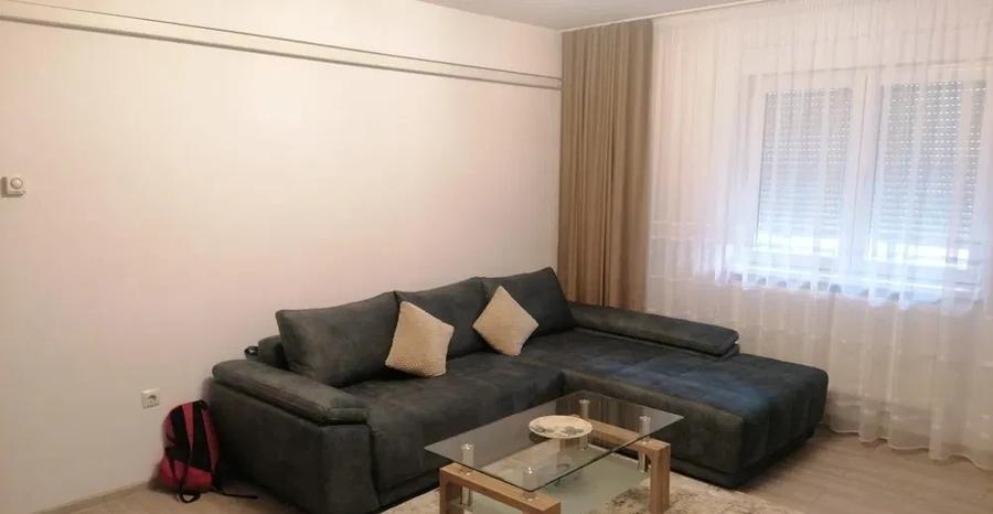 APARTAMENT SPAȚIOS CU 3 CAMERE, ULTRACENTRAL – 2 BĂI, PARCARE PRIVATĂ