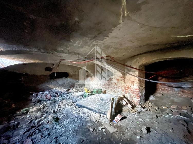 Apartament decomandat, 2 camere curte comuna - Zona Piata Sarbeasca