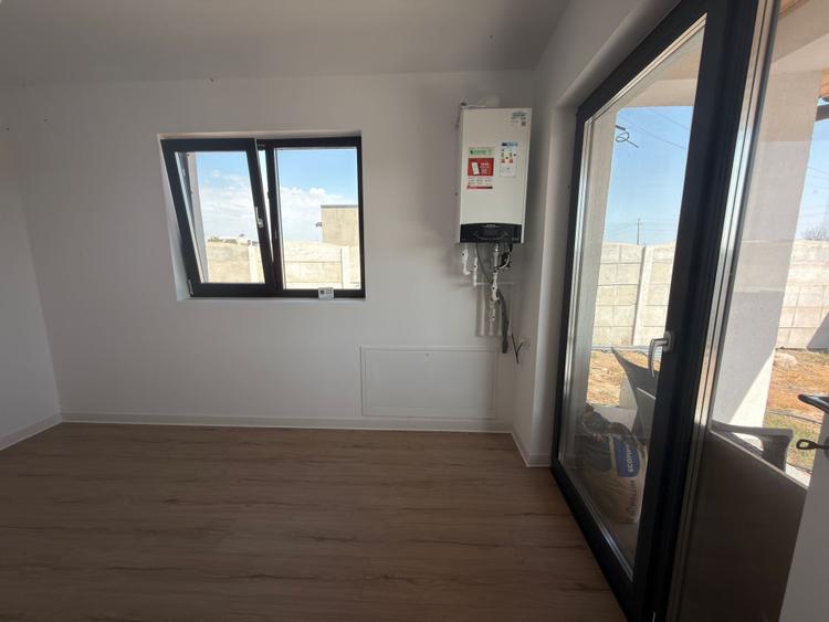 Casă de vânzare, 70 mp, teren 250 mp, zona TopGel-Cârcea