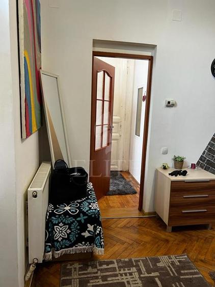 Apartament o camera în zona MAGAZINUL CENTRAL