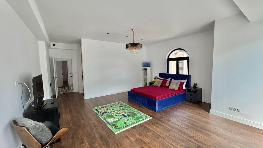 Vila 7 camere cu acces la pădurea Tunari teren 1500mp