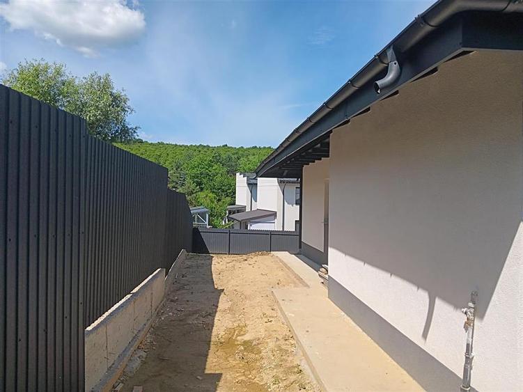 Visan Barnova str asfaltata CASA parter 100mp TEREN 400mp toate utilitatile