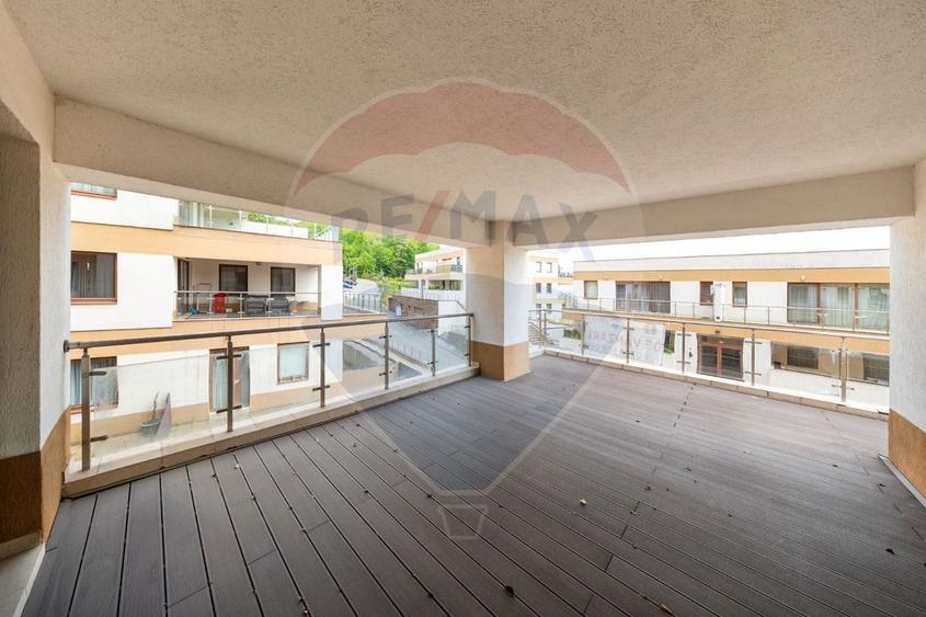 Apartament premium,cu terasa si loc de parcare,la Seasons Residence