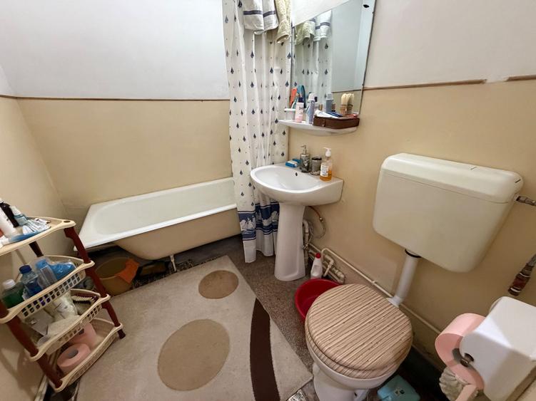 Apartament 2 camere, etaj 1 - zona Cetate