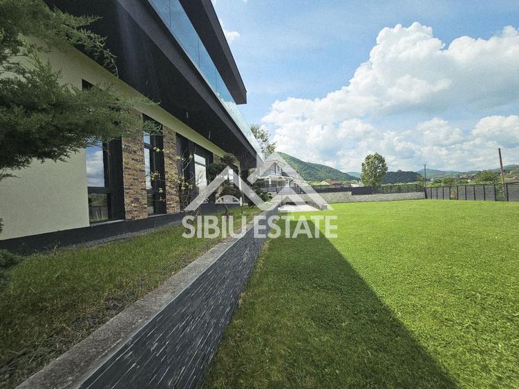 Casa cu piscina, terase panoramice, garaj