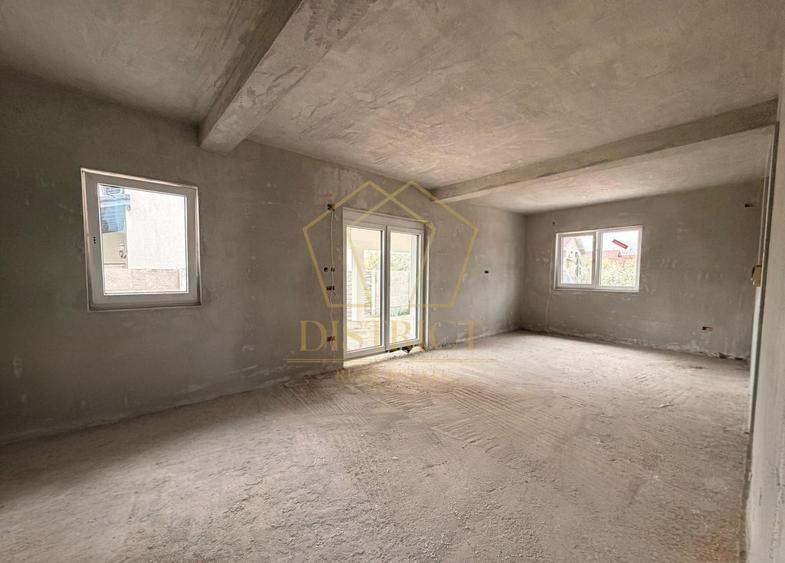 Duplex cu 5 camere, despărțit prin camera tehnica, la asfalt | Mosnita Veche