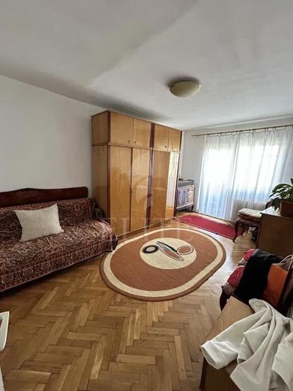 Apartament 4 camere în zona STRAZII ION MESTER
