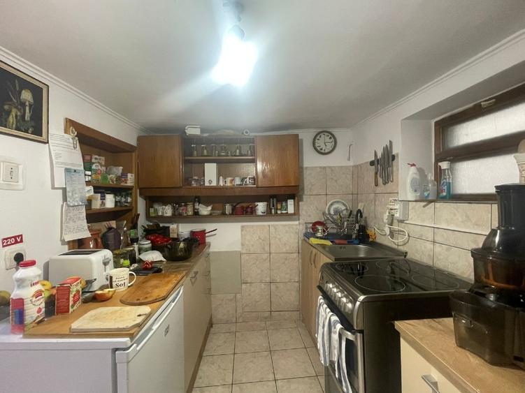 Casa de vanzare curte propie cu garaj si loc parcare in fata casei