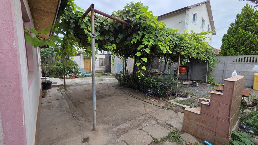 Schitu,casa si teren 547/17 stradal,3 minute de gara,pret 72000 euro