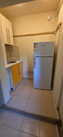 Etaj 1 ap 3 camere, 84mp + 2 balcoane, zona Bucovina