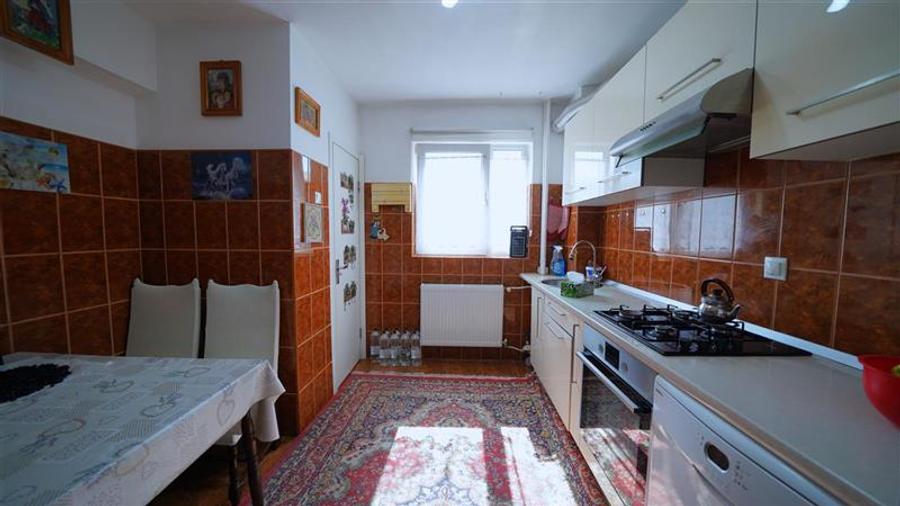 3 camere | 2 bai | 3 balcoane | etaj 4/8 | Rogerius