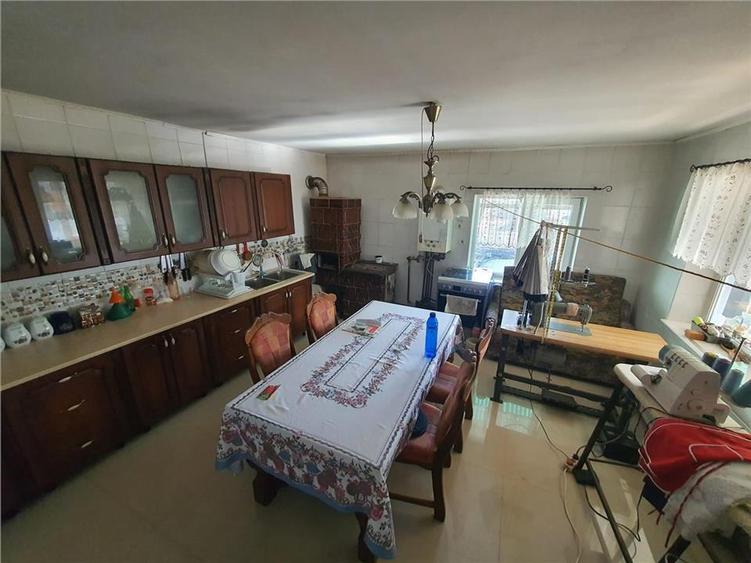 Casa singur in curte cu 700mp teren in orasul Avrig, 25km distanta de Sibiu