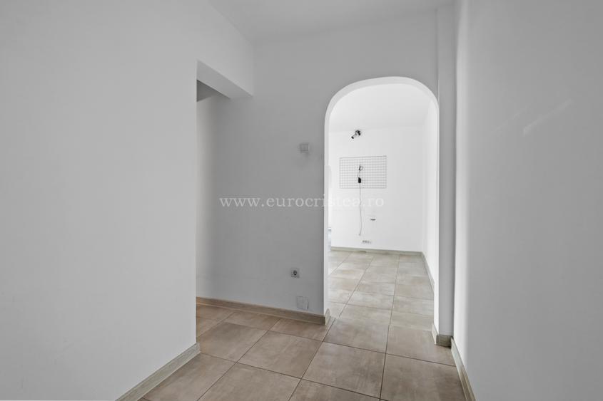 Apartament cu 2 camere de vânzare în Mangalia – Renovat, parter, Strada Sirenei