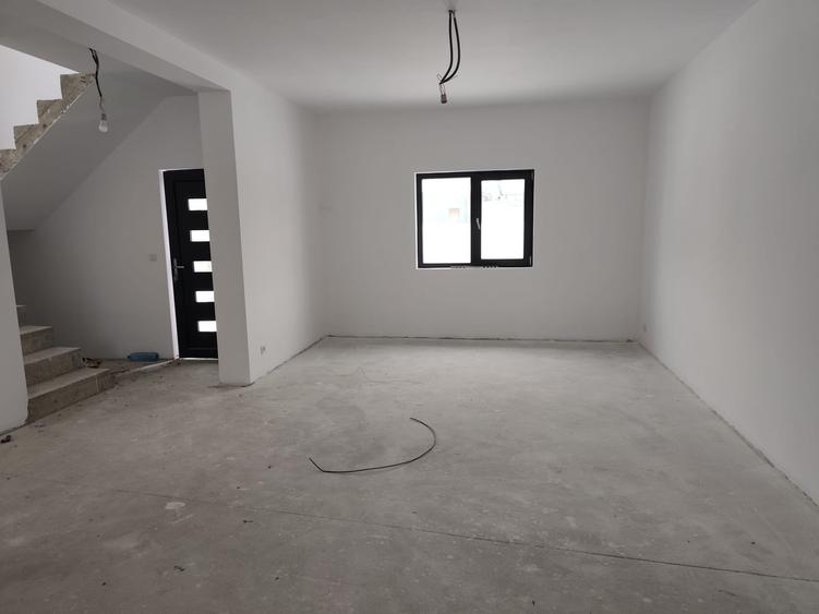 FARA COMISIOANE in Bolintin casa cu 5 camere P+1 asfalt curent 380v canal apa