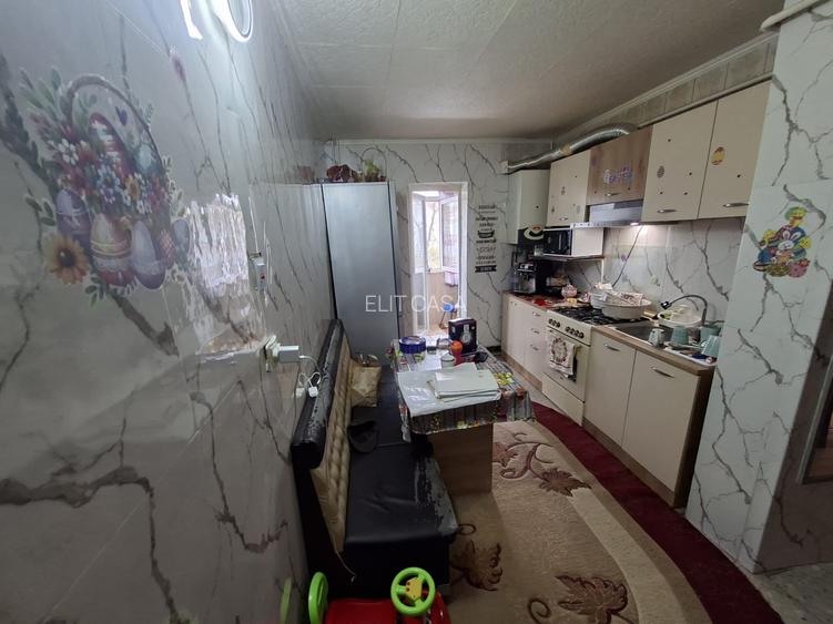Apartament cu 3 camere, decomandat, etajul 2/4, zona Galata - 7