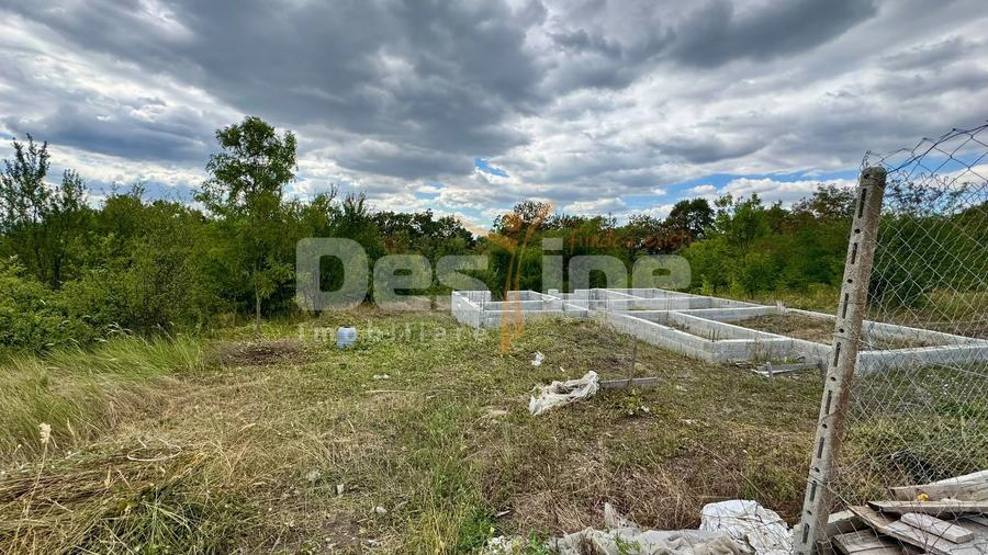 Teren intravilan cu fundatie - Strada Dimitrie Cantemir