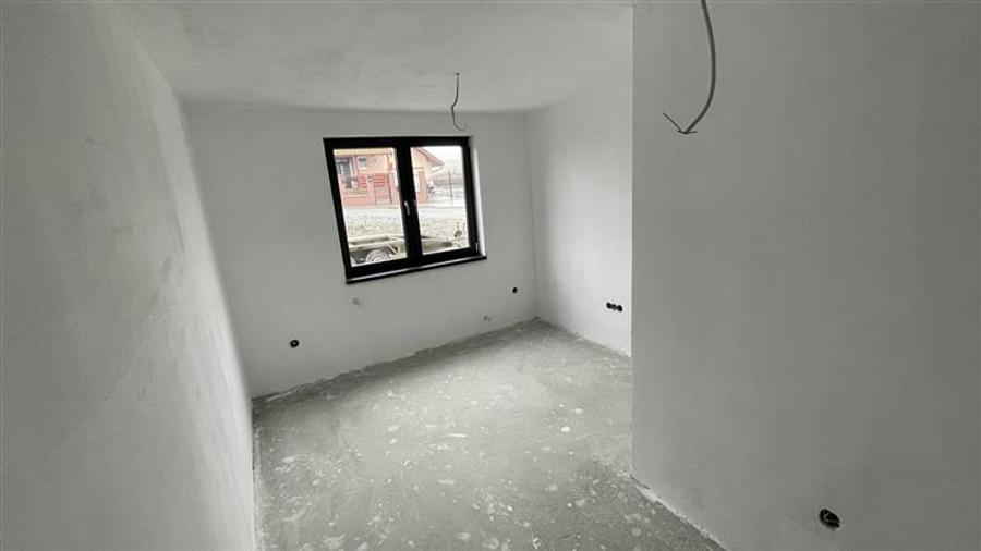 Apartament cu 3 camere la stadiul semifinisat cu loc de parcare inclus, in Crist