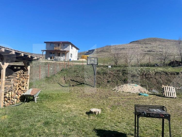 Casa cu 4 camere, 600 mp de teren, Campenesti