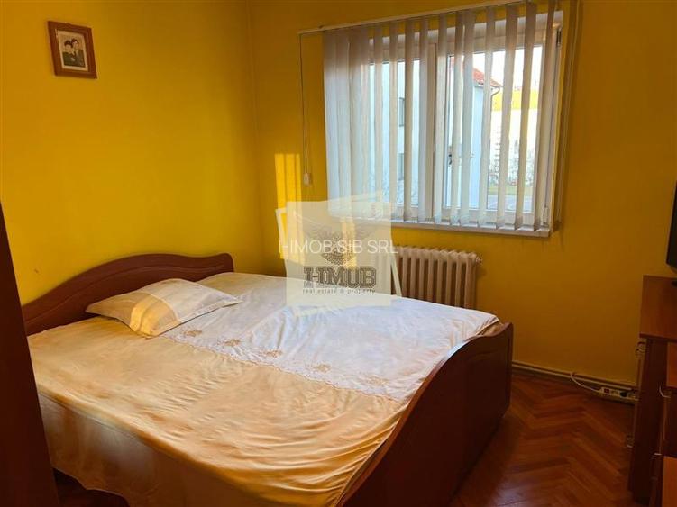 Apartament cu 3 camere decomandat cu balcon in Vasile Aaron - 4
