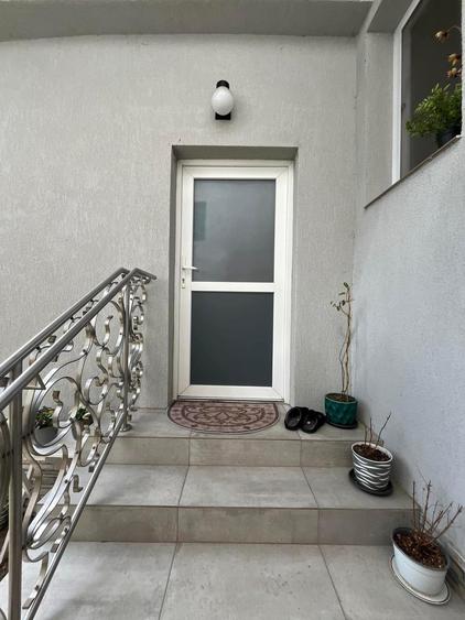 Casă cu 3 camere, 240 mp teren, Central, zona Horea ,Oradea.