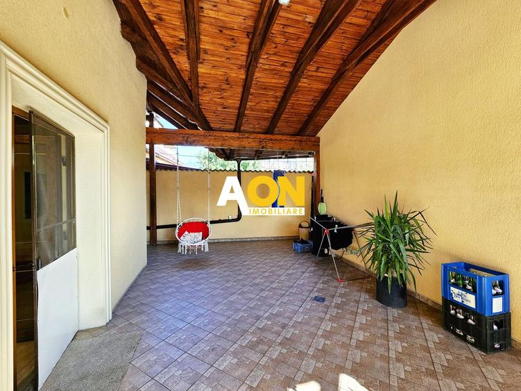 Casa renovata, 4 camere, 2 terase, mobilata, utilata, 568 mp teren