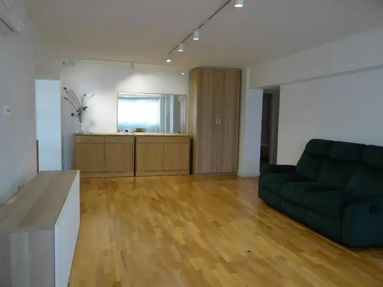 PIATA ALBA IULIA, DECEBAL, MUNCII 3 CAMERE CENTRALA PROPRIE