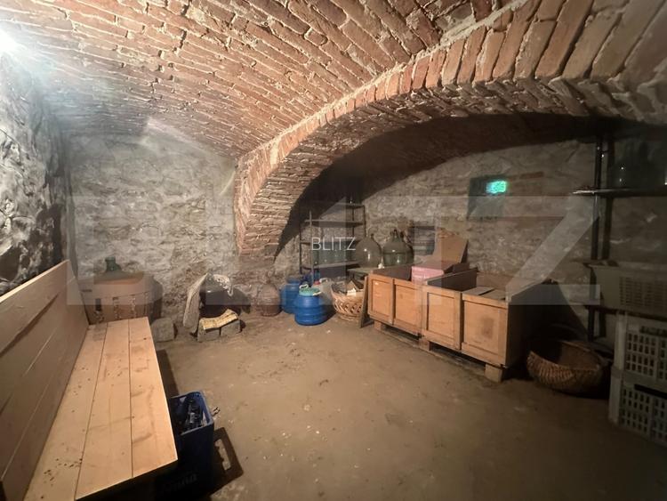 Casa 80 mp, teren 2717 mp intravilan, zona Branisca