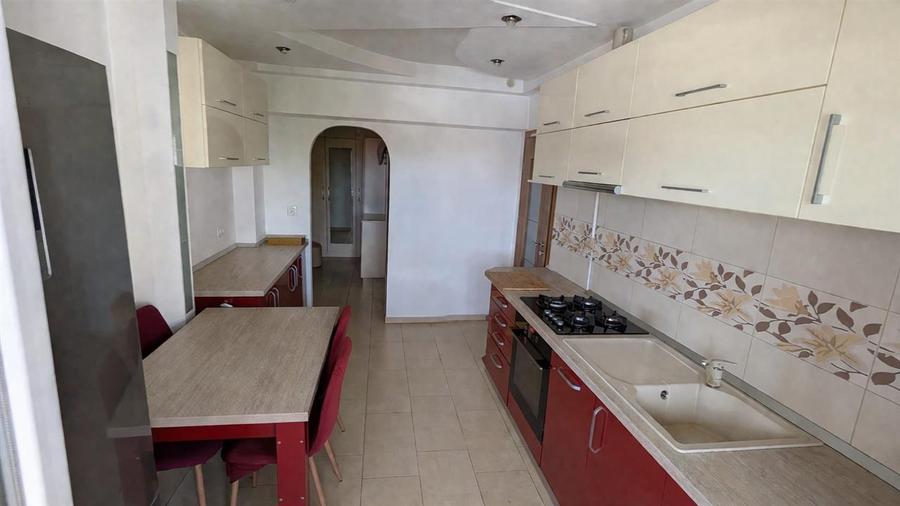 Apartament 2 camere decomandat si balcon zona Centrala