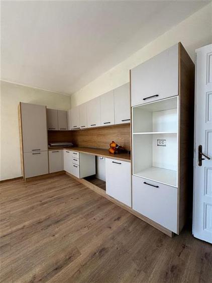 Apartament cu 3 camere, decomandat, situat in Piata Mihai Viteazul!