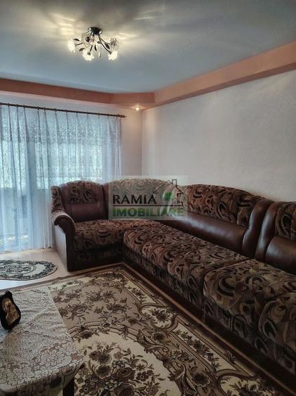 Apartament 3 camere decomandat, etaj 1, 2 balcoane și garaj – Râșnov