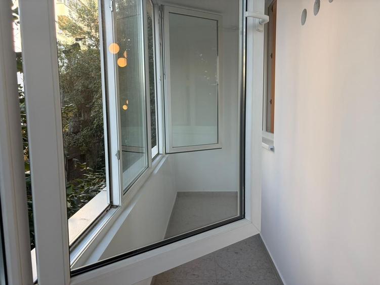 Apartament renovat cu doua camere semidecomandat, piata Domenii