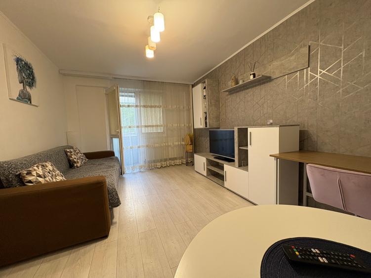 Berceni,ap. 2 camere,42mp,et.2,renovat recent,loc parcare inclus,420Euro/luna