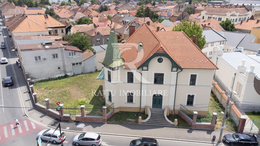 Investiție trophy asset | Clădire reprezentativă în centrul Oradiei