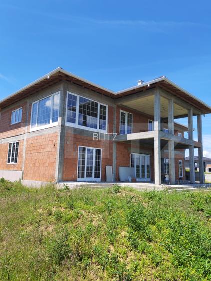 Vilă exclusivistă cu panoramă spectaculoasă și proiect de design interior