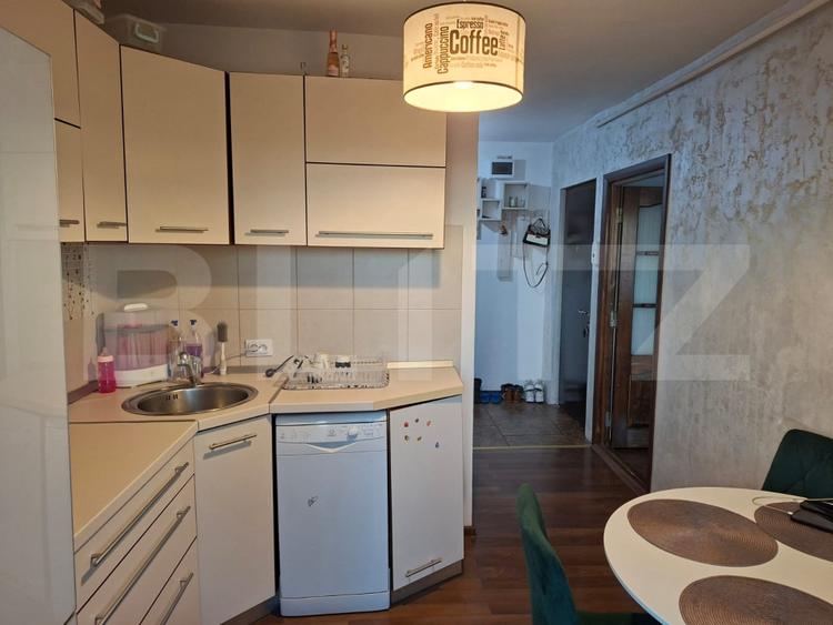 Apartament decomandat, 3 camere, 2 bai, zona Nicolina