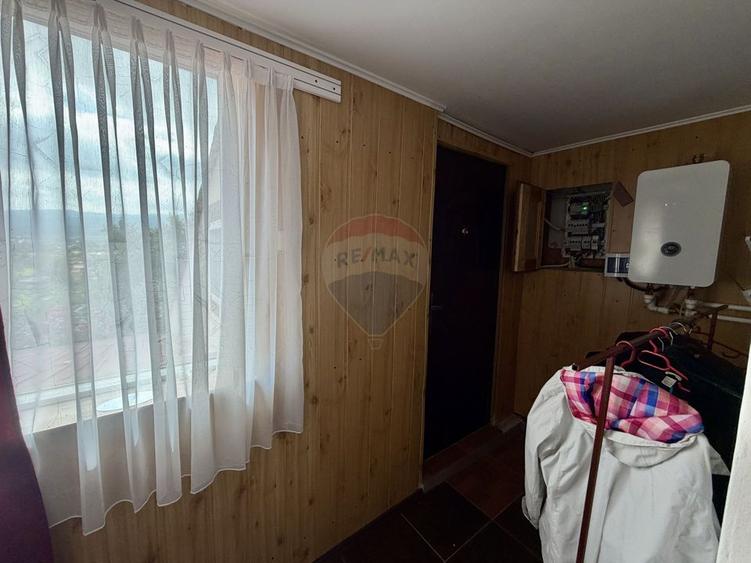 Casă cu teren si demisol In Tifesti