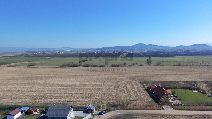 COMISION 0% TEREN CU POTENȚIAL -LOCALIZAT LA INTERSECȚIA DRUMUL CU PLOPI -CASTEL