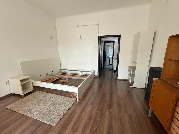 Apartament in vila - Casa interbelica - retrasa de la strada