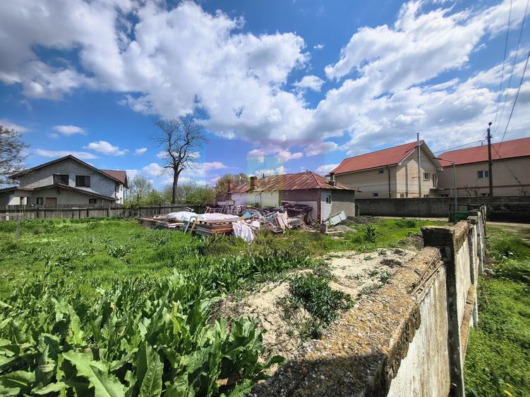 Teren cu o casă demolabilă în satul Poșta la 15 minute de București
