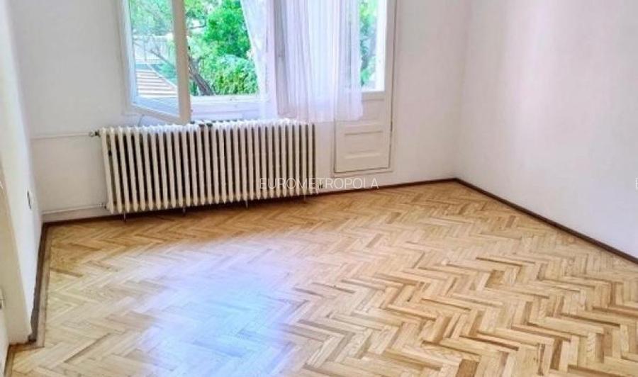 Apartament cu 200 mp curte - 4