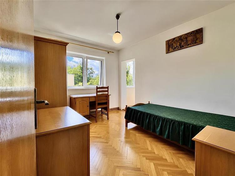 Apartament decomandat cu 4 camere orientat sud zona Cerna