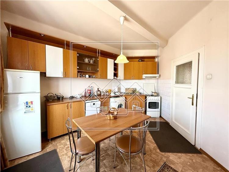Apartament cu 4 camere si 2 bai - etaj 1 - Piata Habermann