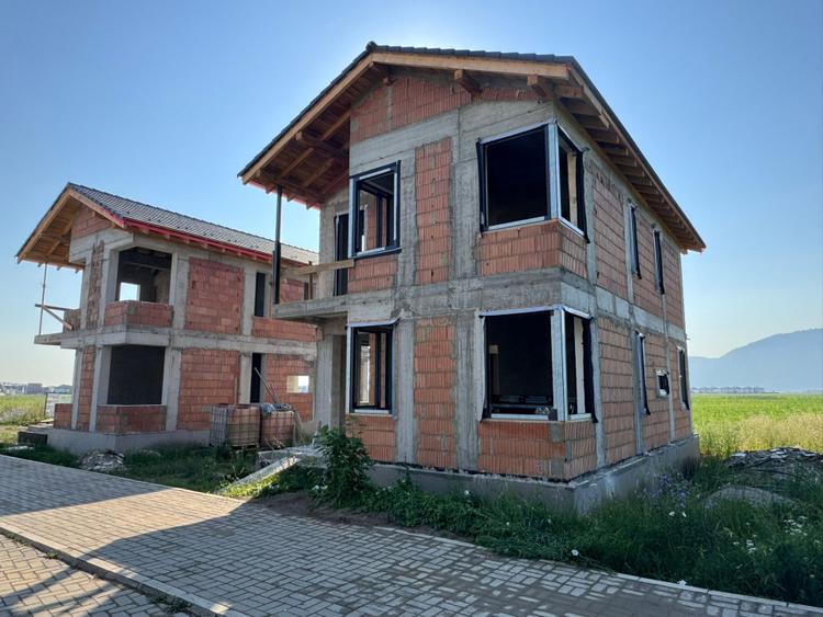 VILA IN ANSAMBLUL MOUNTAIN HOUSE discount 30000euro