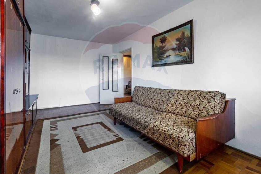 Apartament cu 3 camere de vânzare în zona Aradului