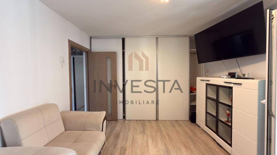 Apartament 3 camere decomandat, etaj intermediar, parcare,Intre Lacuri