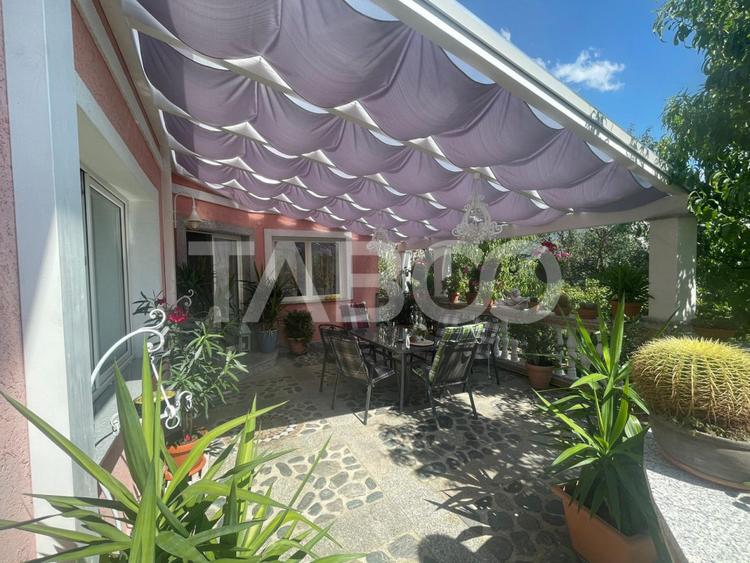 Casa deosebita de vanzare 453 mp utili si curte 528 mp in Avrig