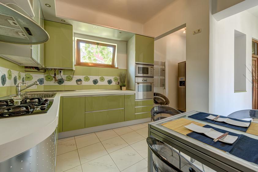 Apartament 4 camere si mansarda in vila, Calarasilor Traian