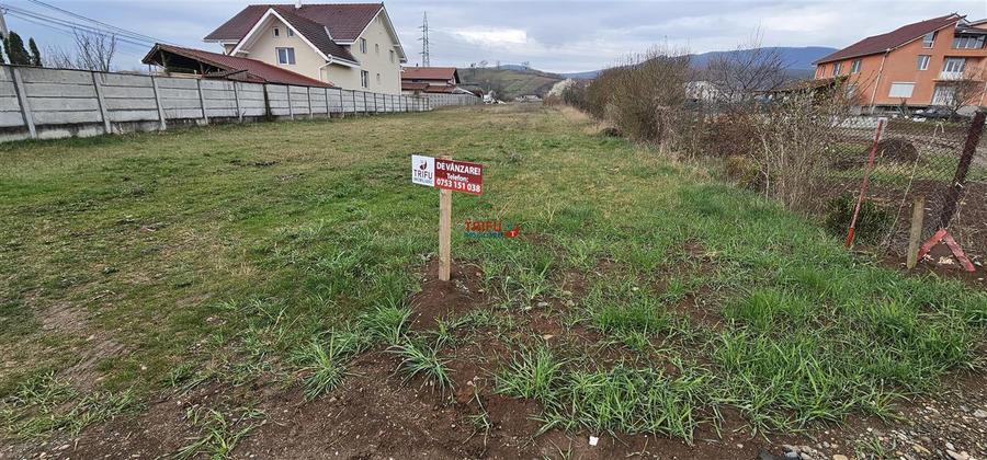 Teren de vanzare 1800 mp cu utilitati