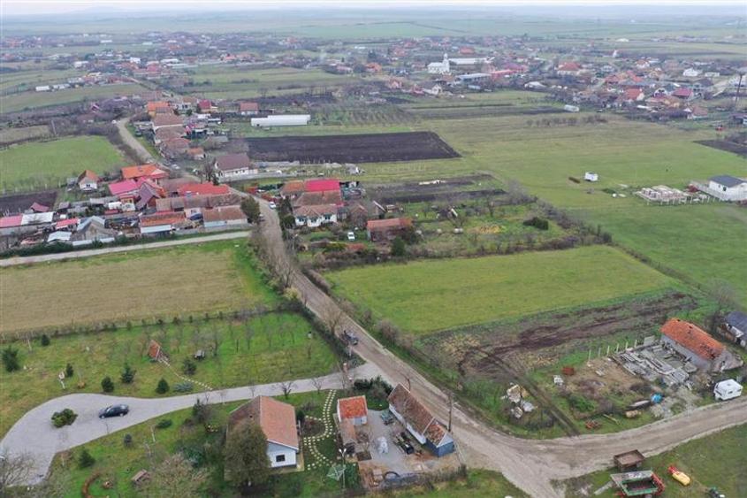 Teren intravilan de 2.623 mp in Les – la 20 min de Oradea