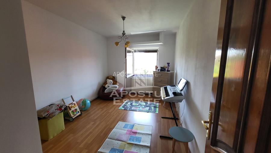 Casa individuala,4 camere,2 bai,garaj,Calea Aradului - 11